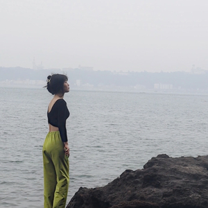 扒开腿挺进湿润的花茎
